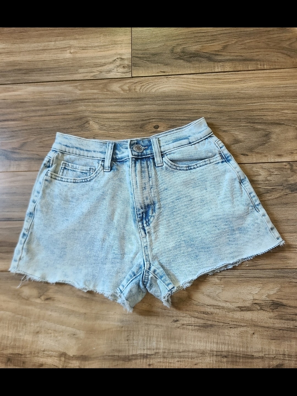 SO High Rise Mom Denim Shorts Light Vintage Wash Raw Hem Size 0 / 24in